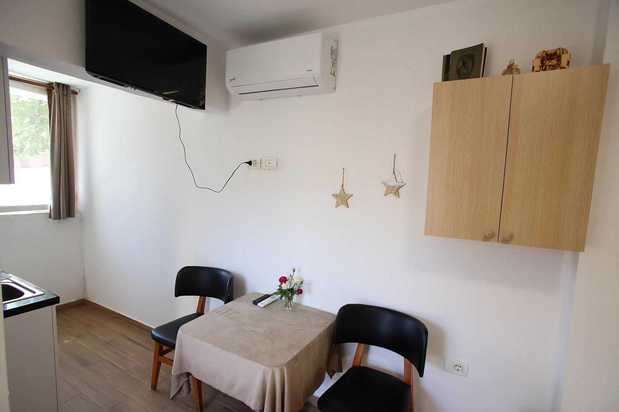 Vila Hyseni دراس الغرفة الصورة